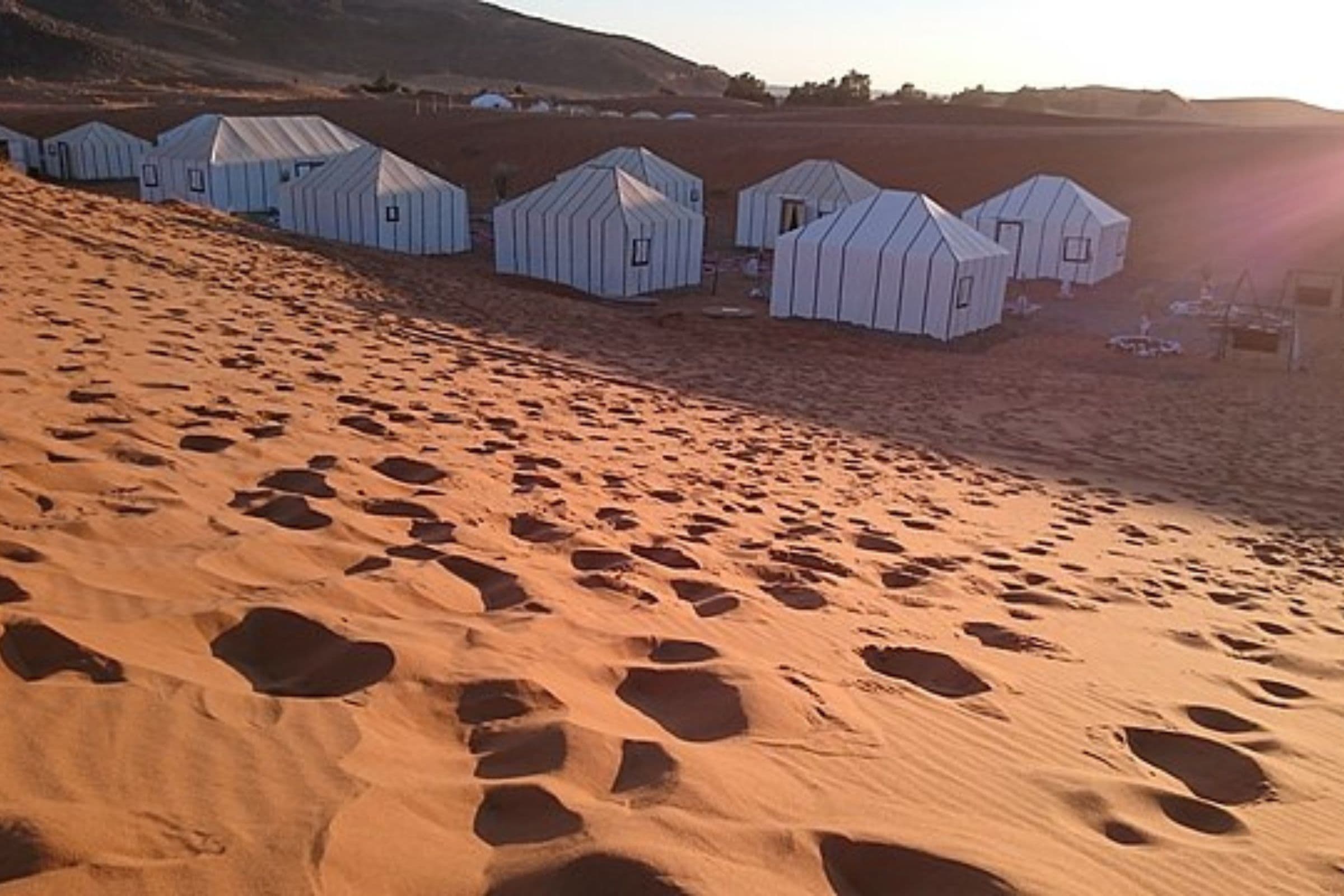 Tente de glamping luxueuse et écologique à Merzouga